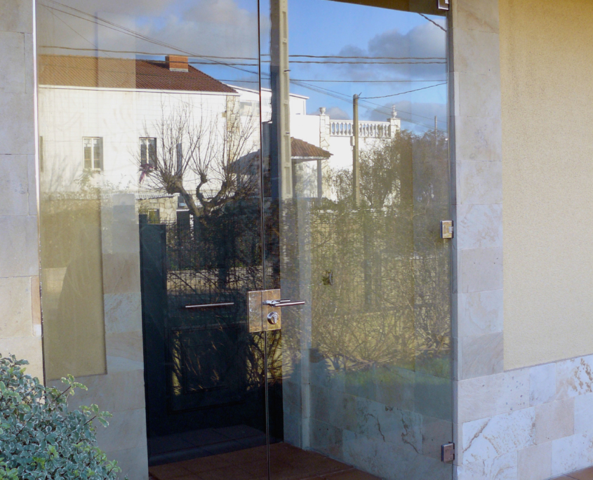 cerramientos en Asturias, fabricamos vidrio y acristalamientos, instalaciones de ventanas Climalit e instalaciones de mamparas de cristal en Asturias y Oviedo.